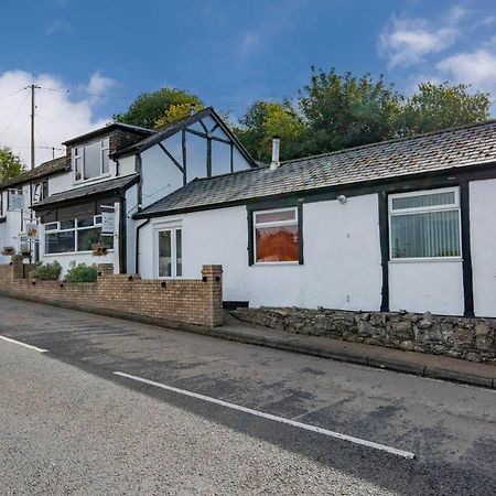 Welsh Row House Leilighet Llandegla Eksteriør bilde