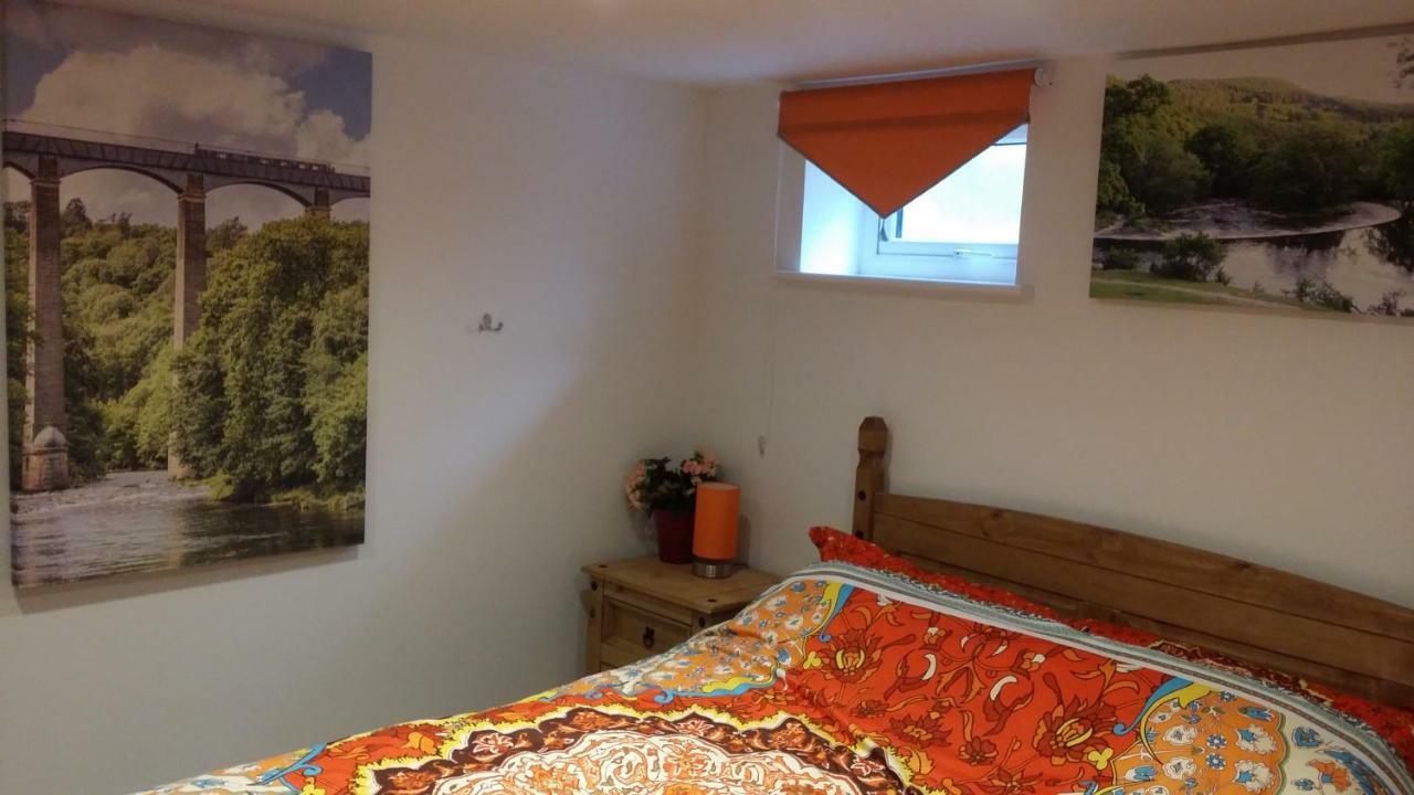 Welsh Row House Leilighet Llandegla Eksteriør bilde