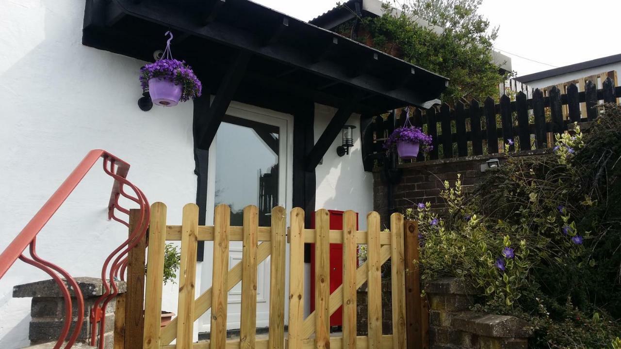 Welsh Row House Leilighet Llandegla Eksteriør bilde