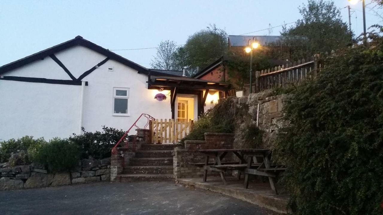 Welsh Row House Leilighet Llandegla Eksteriør bilde